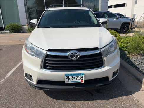 Used 2015 Toyota Highlander XLE AWD/4WD image 2