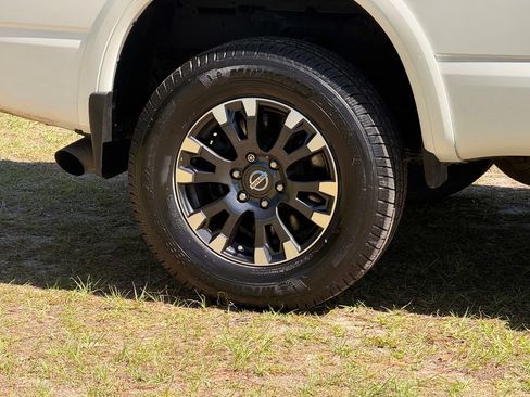 Used 2019 Nissan Titan PRO-4X AWD/4WD image 10