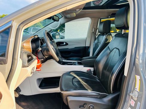 Used 2022 Chrysler Pacifica Limited image 11