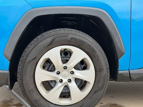 Used 2019 Toyota RAV4 LE image 11