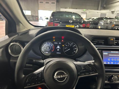 Used 2025 Nissan Versa SV FWD image 29