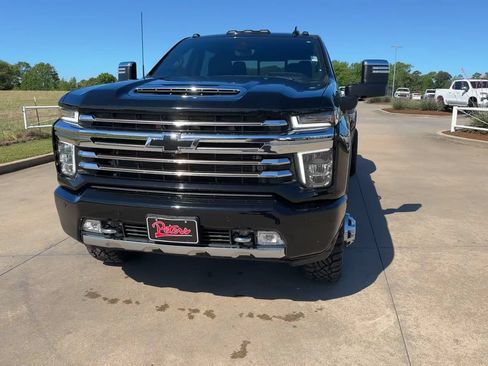 Used 2023 Chevrolet Silverado 3500 High Country w/ Snow Plow Prep/Camper Package AWD/4WD image 4