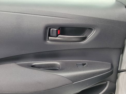 Used 2025 Toyota Corolla LE image 12