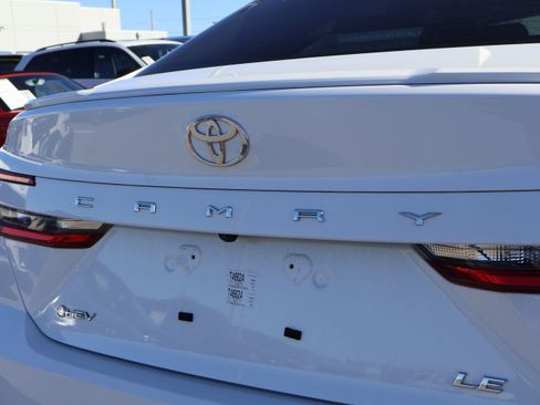 Used 2025 Toyota Camry LE w/ Convenience Package image 17