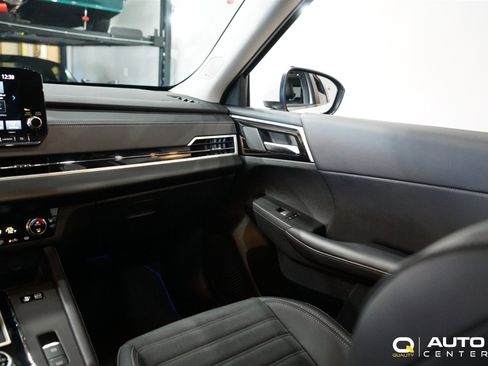 Used 2025 Mitsubishi Outlander SE image 23