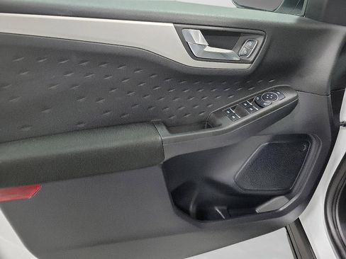 Used 2020 Ford Escape SE image 14