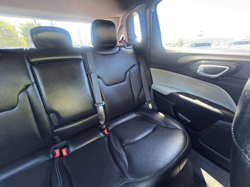 Used 2025 Jeep Compass Limited AWD/4WD image 38