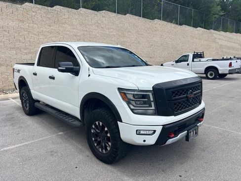 Used 2020 Nissan Titan PRO-4X w/ Pro-4x Convenience Package AWD/4WD image 2
