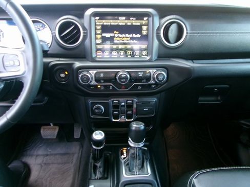 Used 2023 Jeep Gladiator Overland image 14