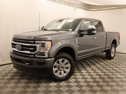 Certified 2022 Ford F250 Platinum w/ FX4 Off-Road Package AWD/4WD image 3