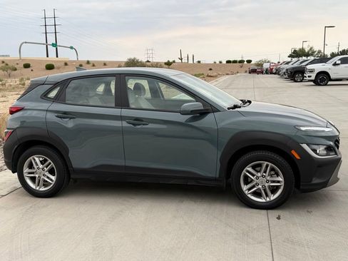 Used 2022 Hyundai Kona SE image 3