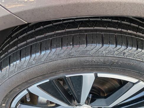 Used 2025 Volvo XC60 B5 Plus image 13