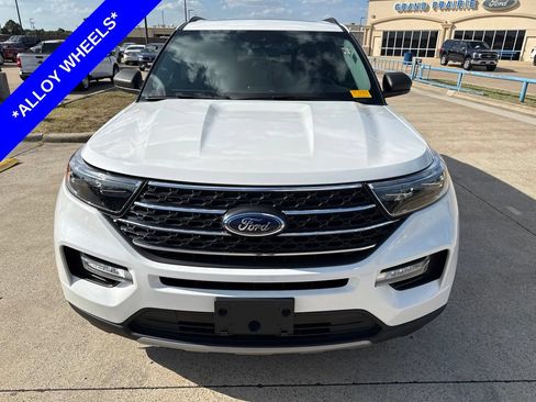 Used 2023 Ford Explorer XLT w/ Equipment Group 202A AWD/4WD image 2