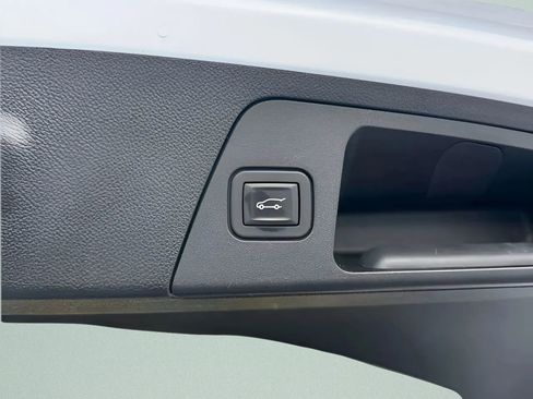 Used 2017 Buick Envision Essence image 32