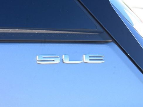 Used 2024 GMC Terrain SLE image 11