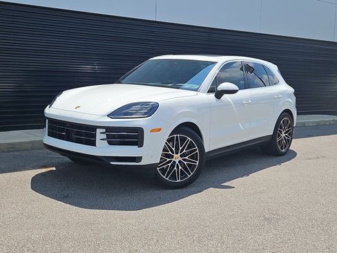 Certified 2024 Porsche Cayenne AWD/4WD image 1