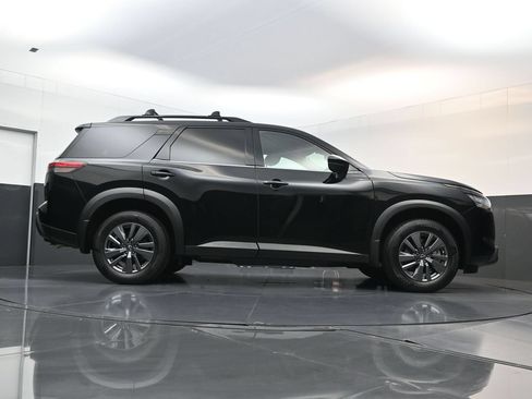 Used 2024 Nissan Pathfinder SV w/ Lighting Package (N92) FWD image 22