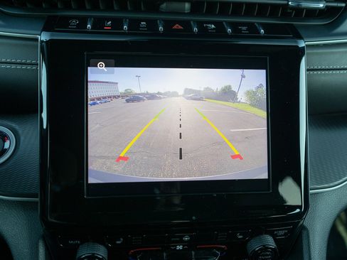 Used 2023 Jeep Grand Cherokee Altitude AWD/4WD image 19
