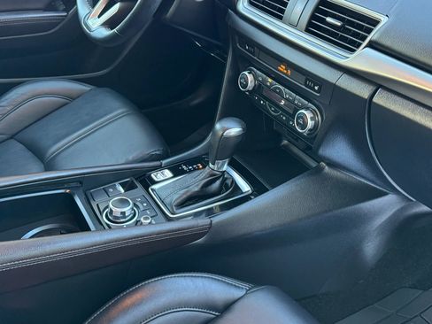 Used 2018 MAZDA MAZDA3 Touring FWD image 14