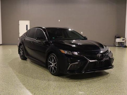 Used 2024 Toyota Camry SE FWD image 1