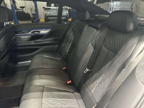 Used 2018 BMW 750i RWD image 30
