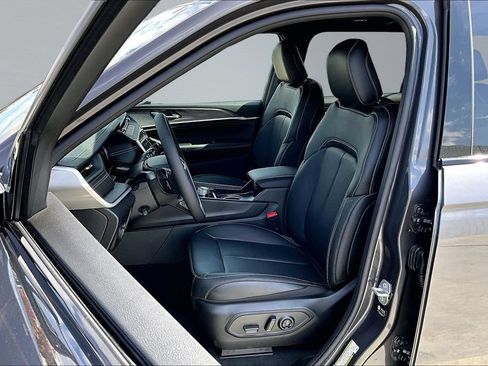 New 2026 Jeep Grand Cherokee L Limited AWD/4WD image 3