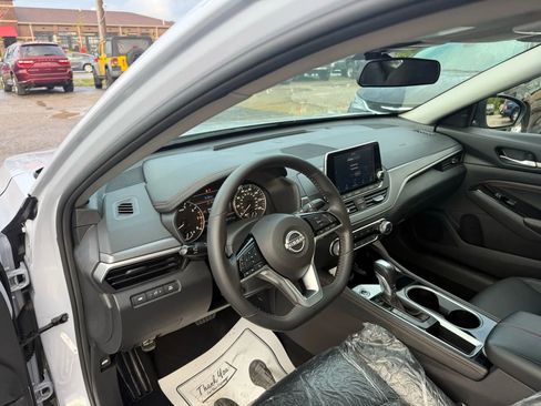 Used 2023 Nissan Altima 2.5 SR image 11