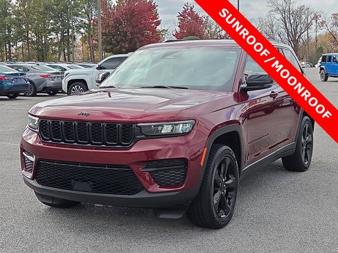 Used 2023 Jeep Grand Cherokee Altitude image 2