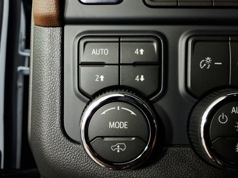 New 2026 Chevrolet Suburban High Country AWD/4WD image 15