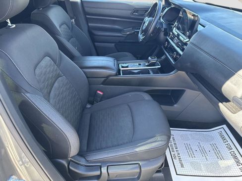 Used 2025 Nissan Pathfinder SV AWD/4WD image 29