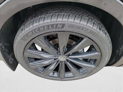 Used 2025 Toyota Crown Nightshade image 11