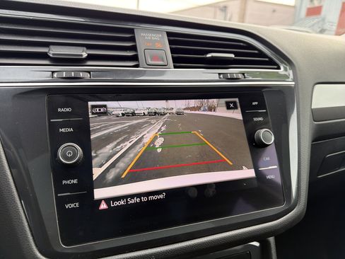 Certified 2022 Volkswagen Tiguan SE w/ Panoramic Sunroof Package image 20