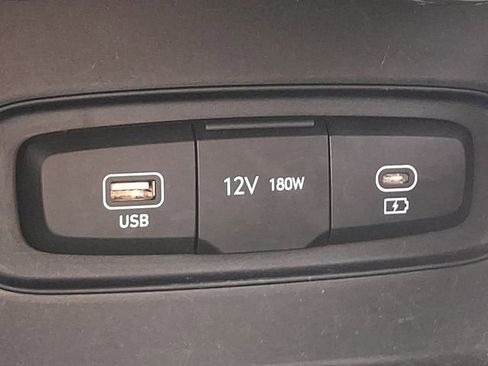 Used 2025 Hyundai Venue SEL FWD image 26