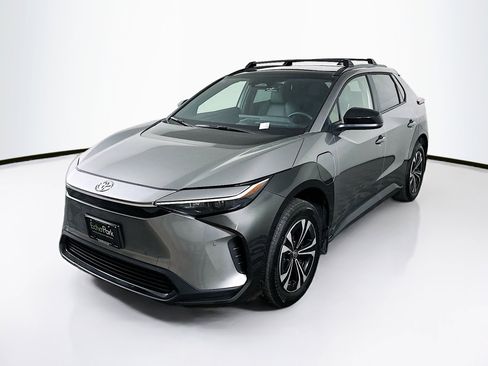 Used 2025 Toyota bZ4X FWD image 3