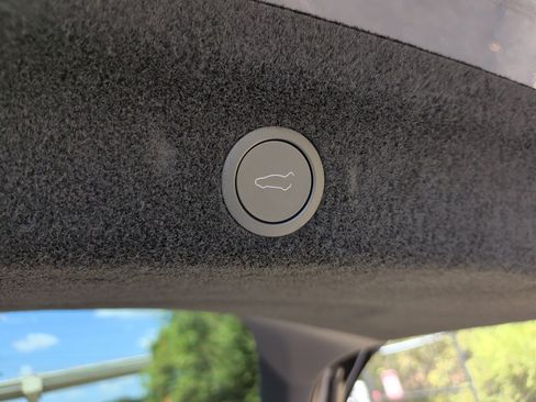 Used 2026 Tesla Model Y AWD image 37