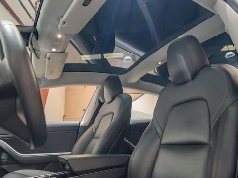 Used 2019 Tesla Model 3 Standard Range Plus image 5