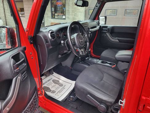 Used 2017 Jeep Wrangler Unlimited Sport w/ Quick Order Package 24S AWD/4WD image 9