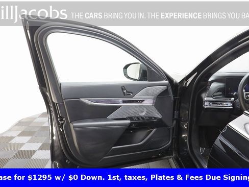 Certified 2025 BMW 760i xDrive w/ Executive Package image 5