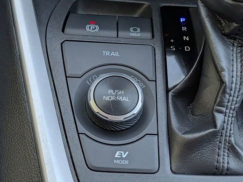 Used 2024 Toyota RAV4 XLE AWD/4WD image 15