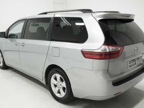 Used 2015 Toyota Sienna LE FWD image 5