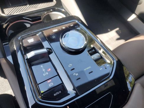 Used 2025 BMW i5 eDrive40i w/ Premium Package image 29