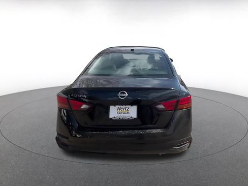 Used 2025 Nissan Altima 2.5 SV FWD image 12
