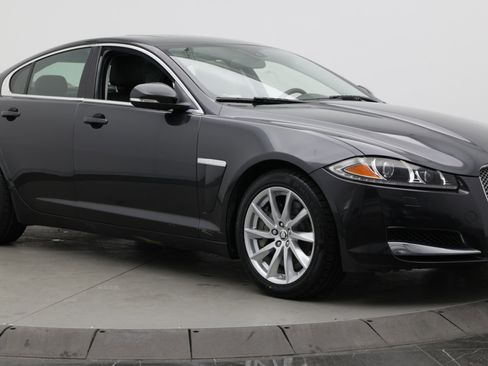 Used 2013 Jaguar XF RWD image 3