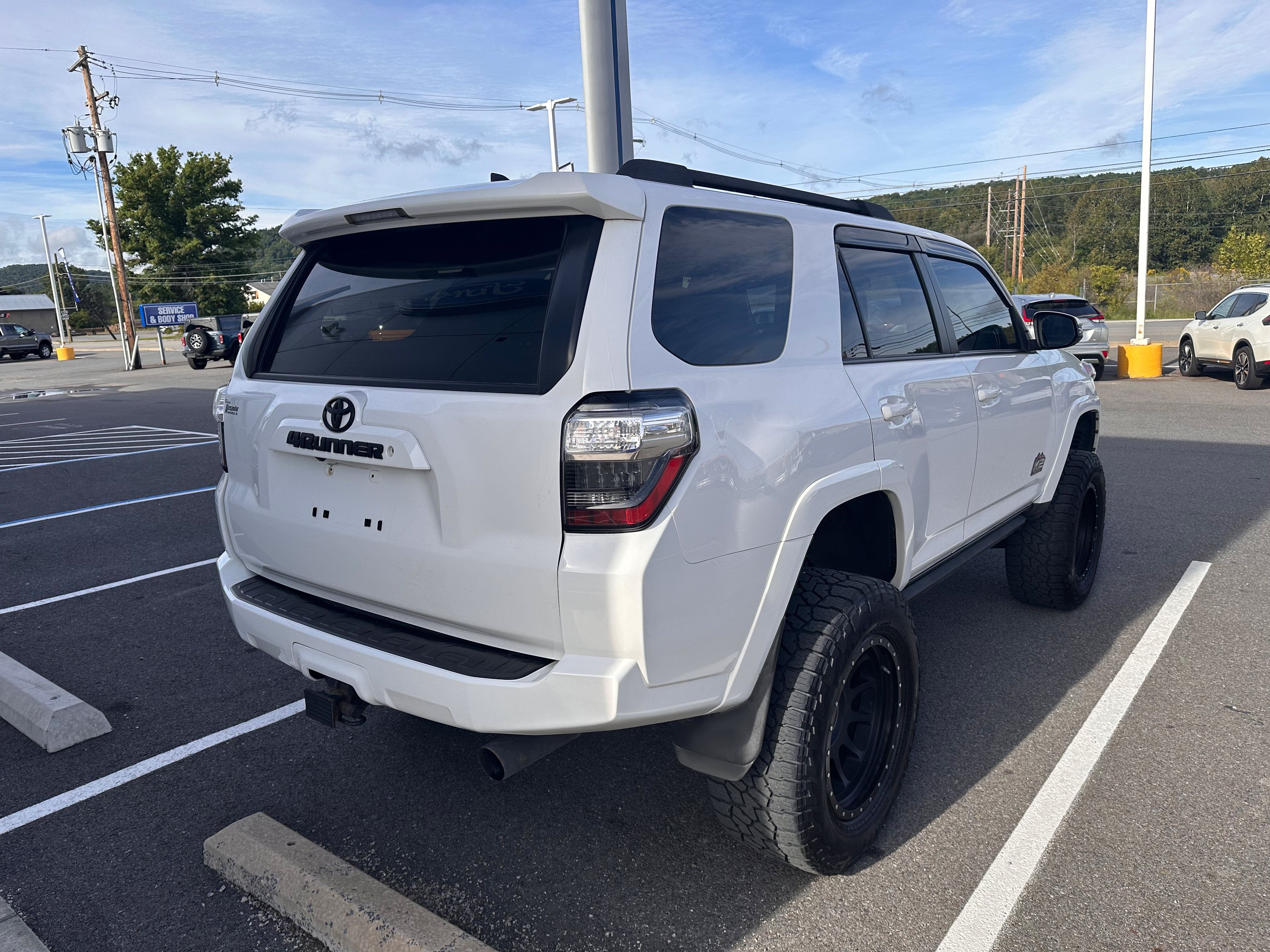 Used 2018 Toyota 4Runner SR5 Premium AWD/4WD image 3