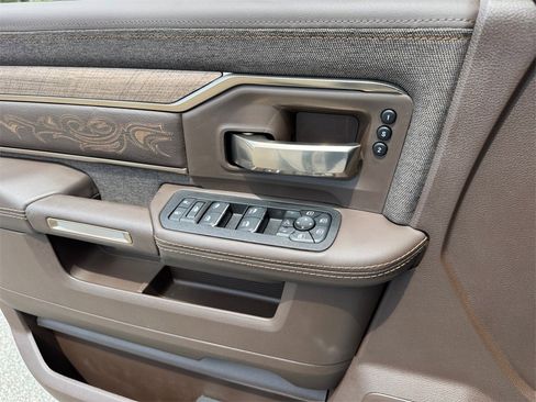 New 2025 RAM 2500 Limited image 17