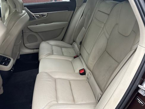 Used 2017 Volvo V90 T6 Cross Country image 13
