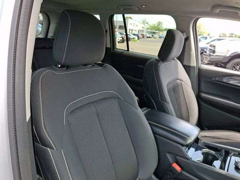 Used 2022 Jeep Grand Cherokee Laredo w/ Luxury Tech Group I AWD/4WD image 13
