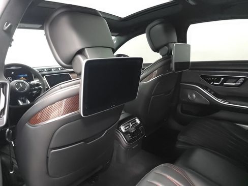 Used 2024 Mercedes-Benz S 63 AMG S w/ Carbon Fiber Exterior Package image 29