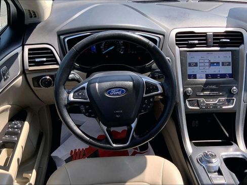 Used 2020 Ford Fusion SEL FWD image 5
