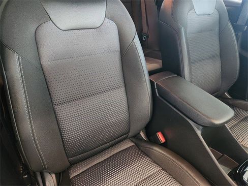 Certified 2025 Chevrolet Trax LT w/ Driver Confidence Package image 13